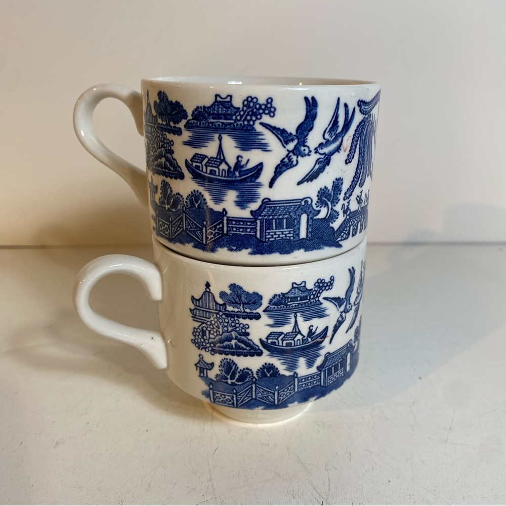 Set Of 2 Vintage Blue Willow Churchill 8oz Tea Coffee Cups England